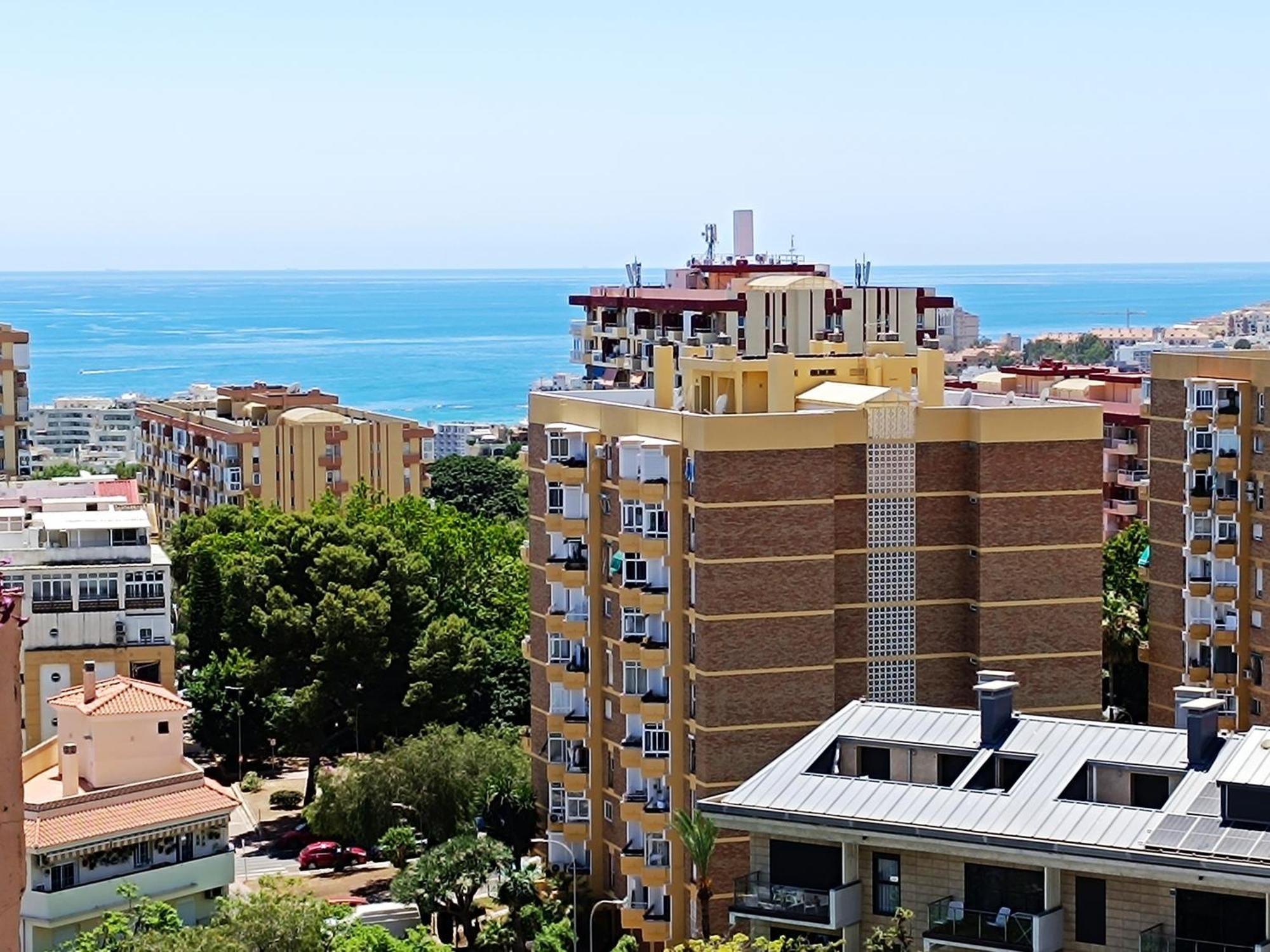 Attico Acuario, 2 Bathrooms Top Floor Appartment With Sea And Mountain Views Benalmádena Eksteriør bilde